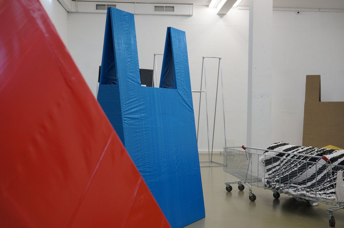 Пошел в магазин буду через 5 мин