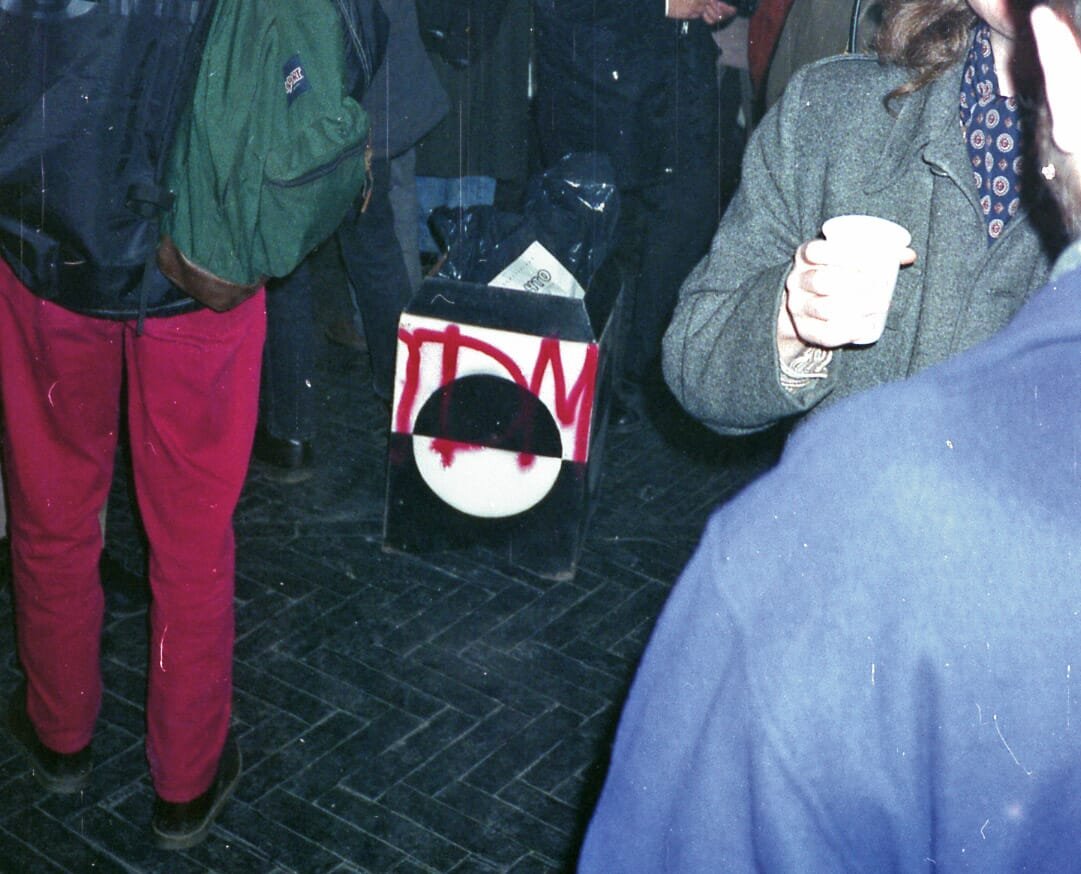 Кое-что, время от времени выпадающее из мусорного бака